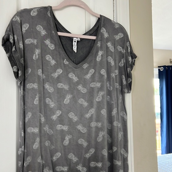 Cable & Gauge Tops - Pineapple tshirt